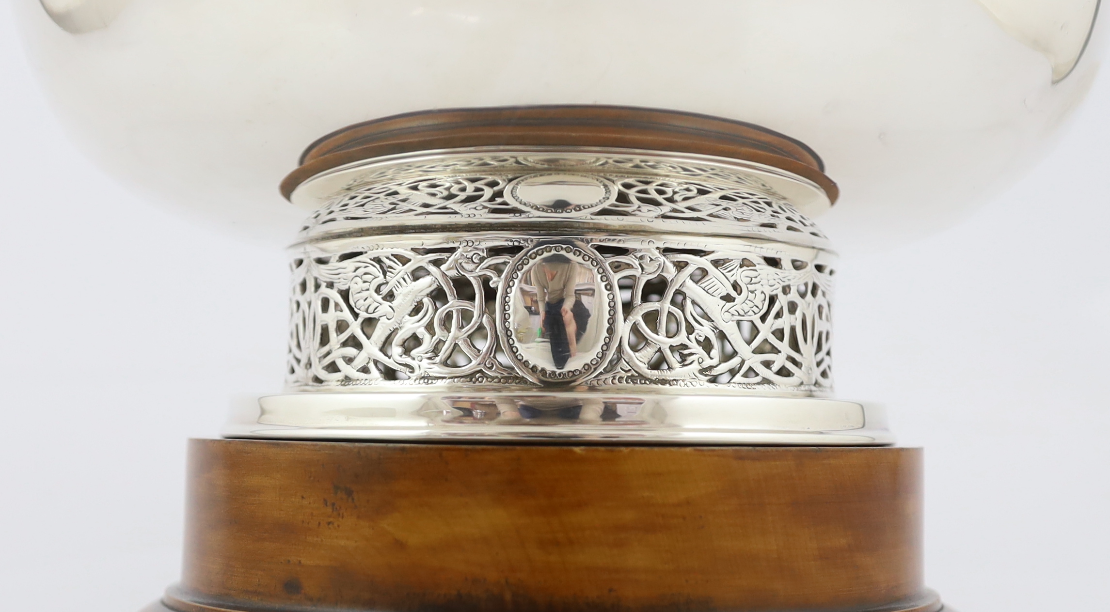 A George V Arts & Crafts silver circular bowl, by W & C Sissons